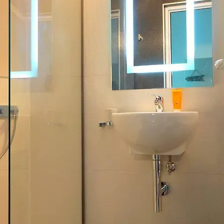 Silver Delux Бяла